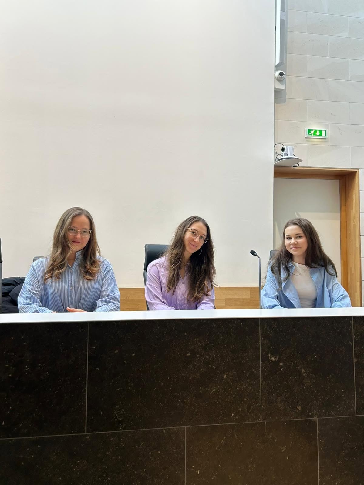 Drużyna Szkoły Prawa Francuskiego WPIA UW na Moot courcie w Poitiers!